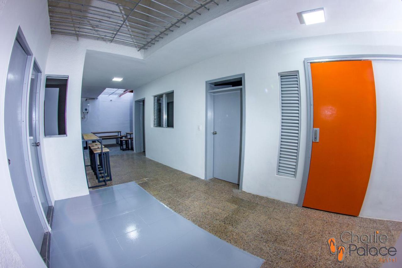 Charlie Palace Hostel メデジン エクステリア 写真