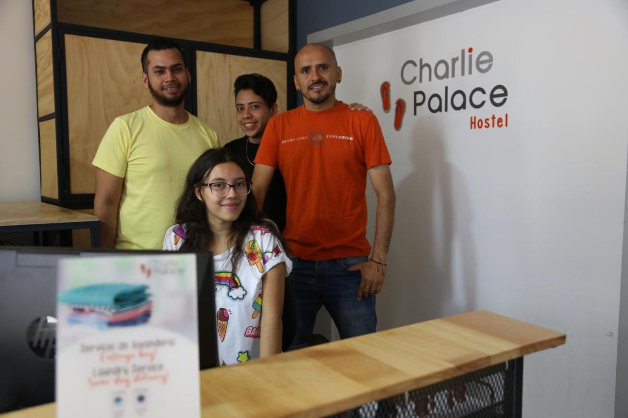 Charlie Palace Hostel メデジン エクステリア 写真